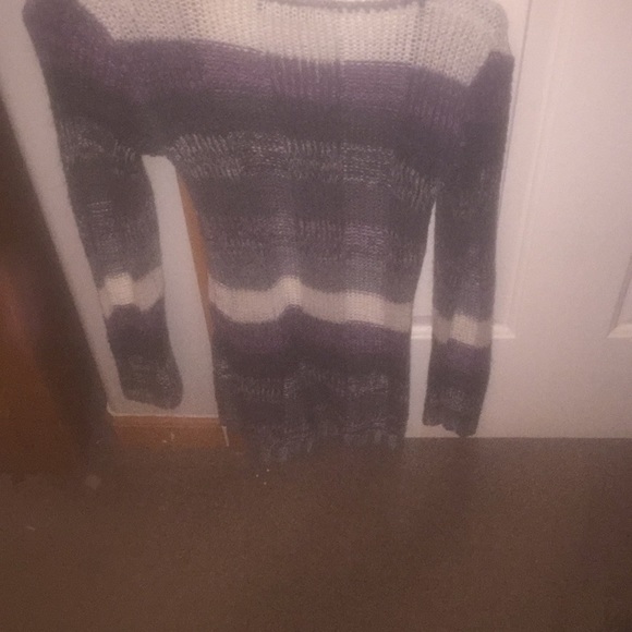 A nice cozy sweater. - Picture 4 of 4